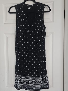 Old Navy Black Sleeveless Patterned Midi Dress with White Border Print